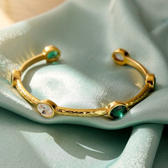 Elegant 18k gold plated Bracelet with Gemstones - Picture 3 of 9